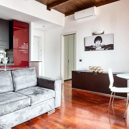 Joivy Charming Apartment In The Heart Of Isola District Milão Exterior foto